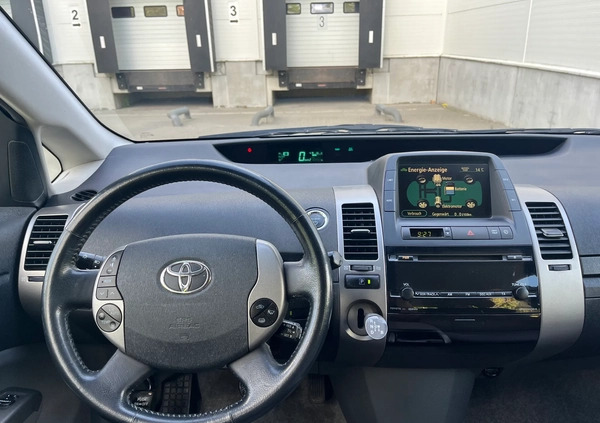 Toyota Prius cena 26999 przebieg: 212800, rok produkcji 2008 z Lwówek małe 529